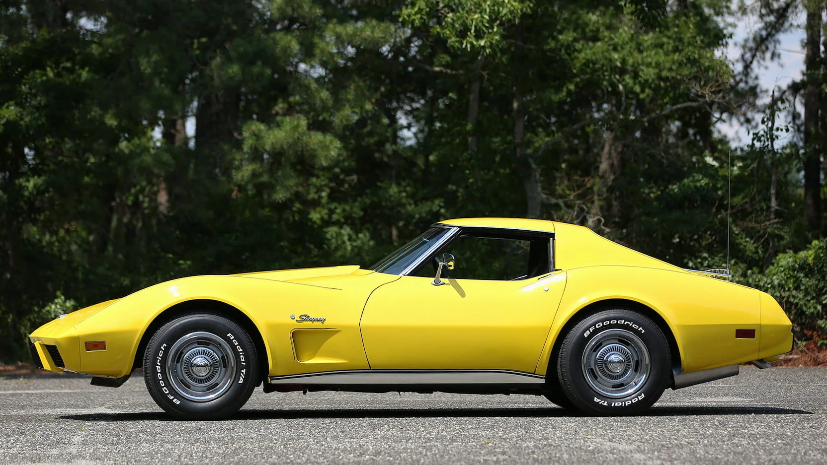 Click to Enlarge-Esc to Close Corvette Generations/C3/C3 1976 Yellow side view.webp